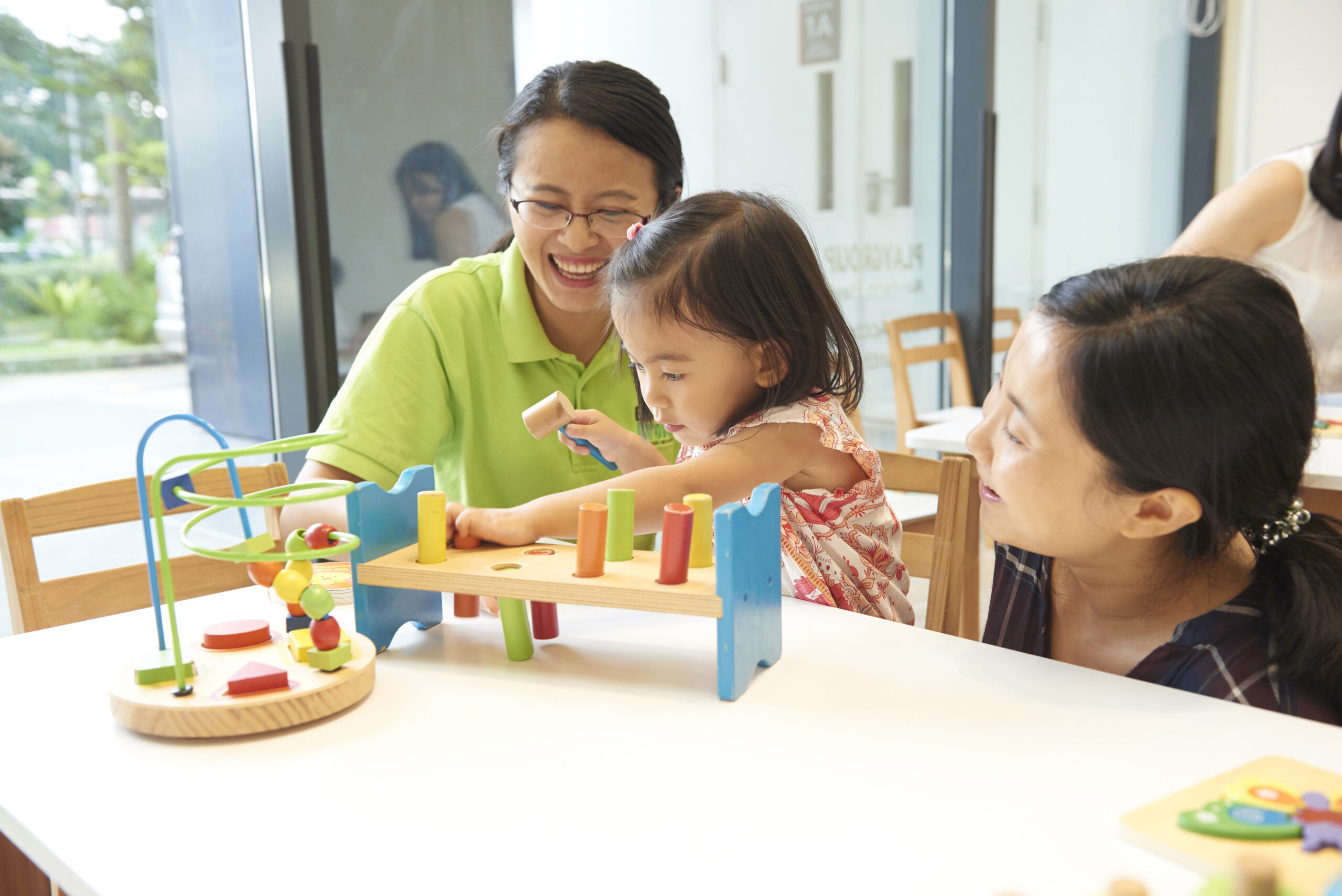 EduGrove’s teacher in Chinese enrichment classes for adult-accompanied Chinese playgroup